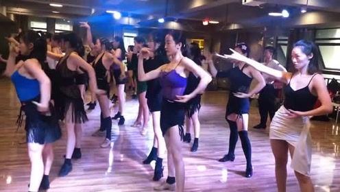 简单成人国标舞蹈视频,跟随国标舞视频领略成人舞蹈魅力